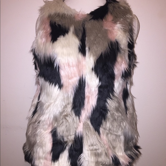 “Say What “Junior Faux Fur Vest - Picture 8 of 8